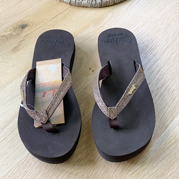 reef star cushion pewter